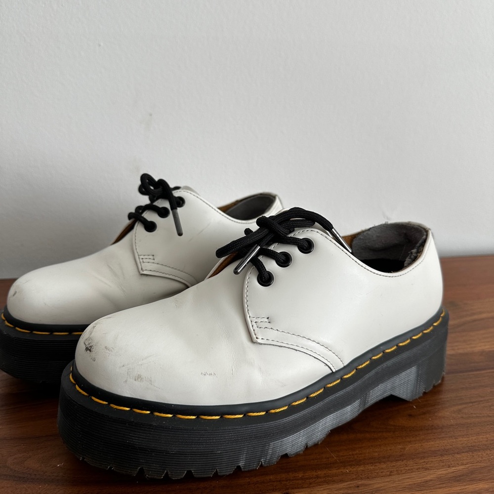 Dr. Martens White Platform 1461 Dr. Quad Derby
Size US Women’s 9 / EU 41